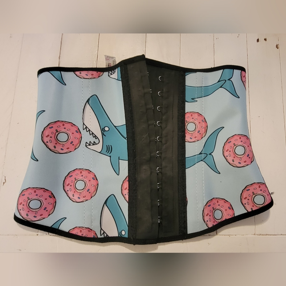 Bombshell Fitness Shark & Donut Shaper Size E